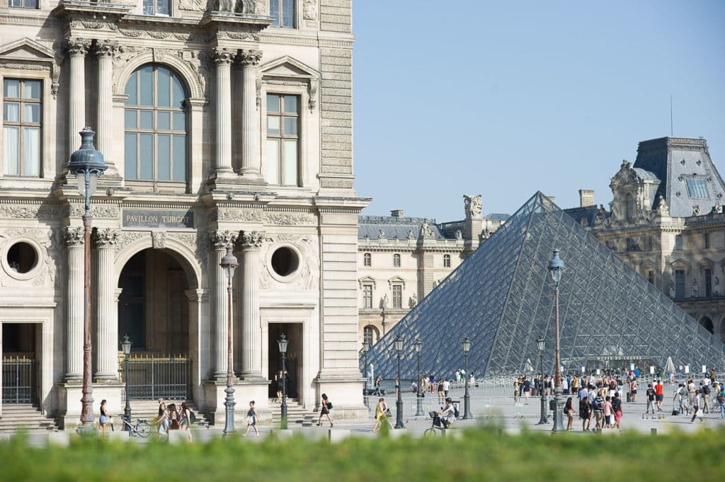 Le Louvre museum paris