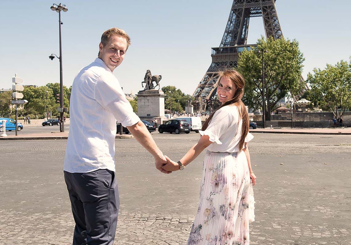 Eiffel-tower-picnic-proposal