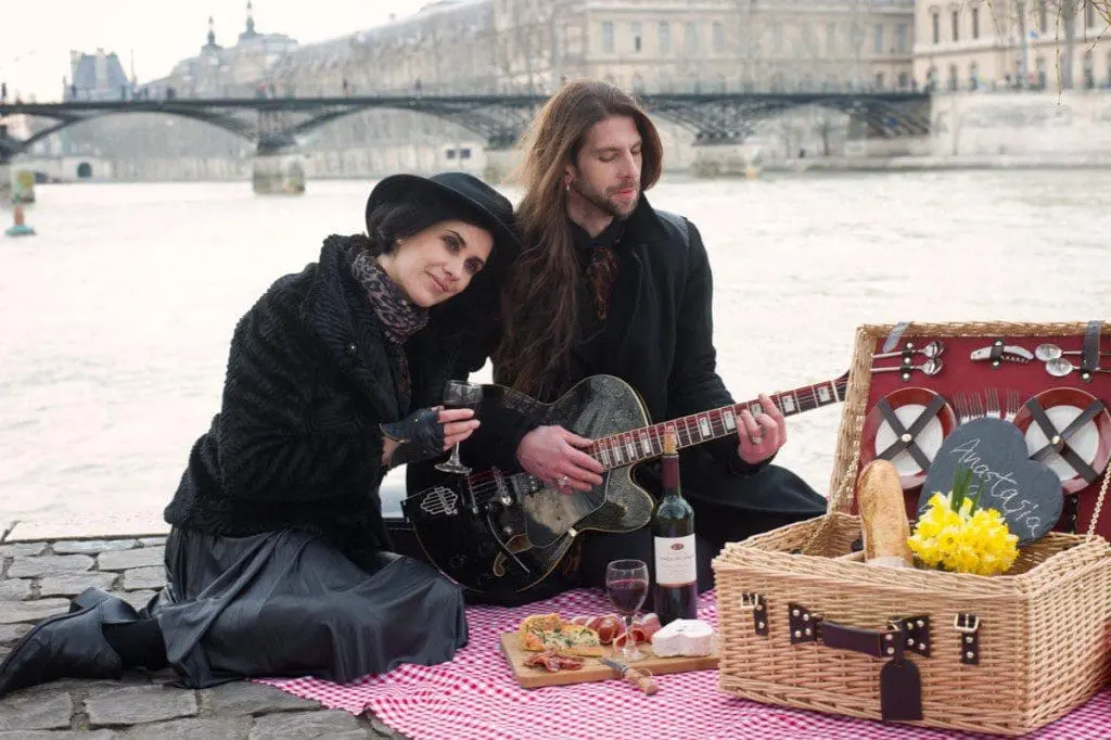 picnic-paris-couple-photography